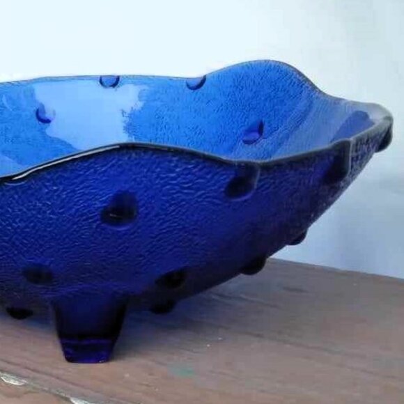 A pair of Vintage Cobalt Blue Triple Footed Hobnail Trinket Bowls/Candy Dishes - Picture 9 of 11